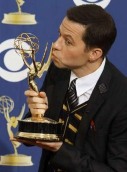 Jon Cryer de "Two and a Half Men" mejor actor secundario en una serie de comedia